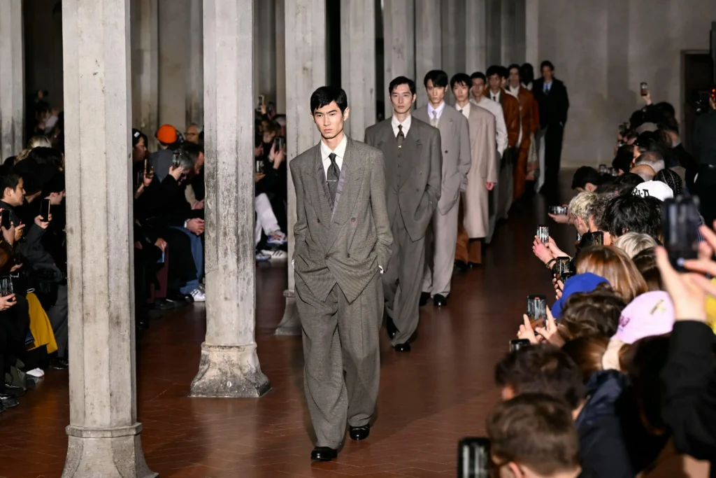 No Pitti Uomo 109, Soshi Otsuki reinventa a alfaiataria pelo corpo