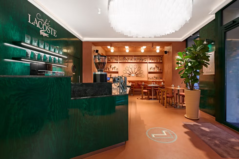 TÊNIS À MESA: LACOSTE TRANSFORMA O TENNIS-CORE EM EXPERIÊNCIA GASTRONÔMICA EM PARIS