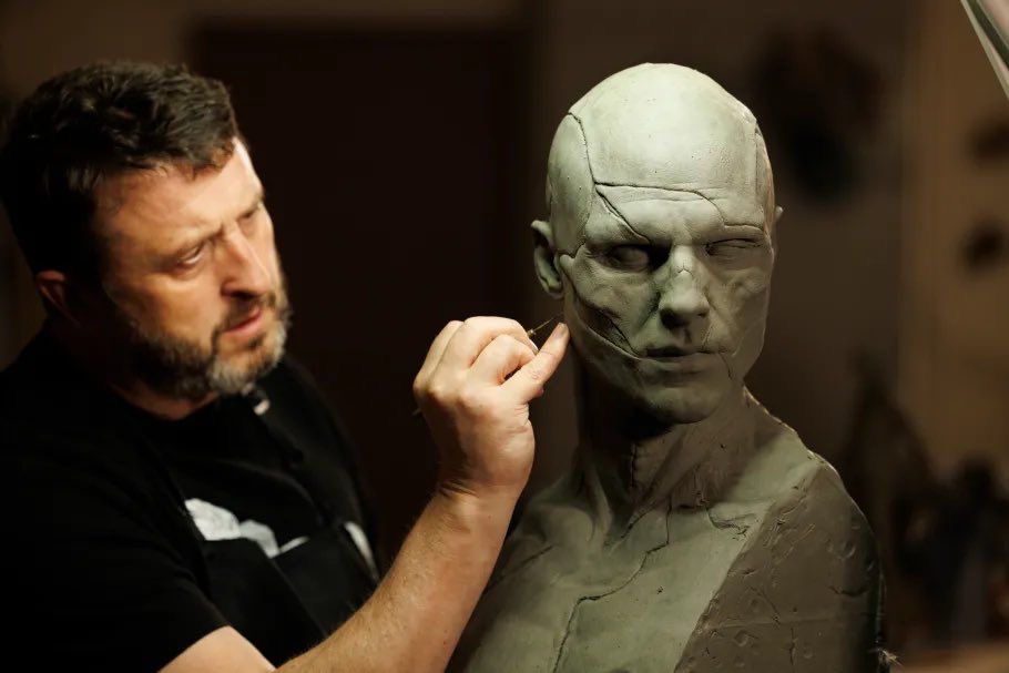 Frankenstein vence o Oscar de Melhor Maquiagem e Cabelo e Melhor Figurino