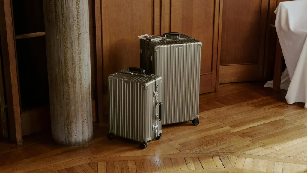 RIMOWA apresenta Classic Titanium e transforma o alumínio em símbolo de elegância atemporal