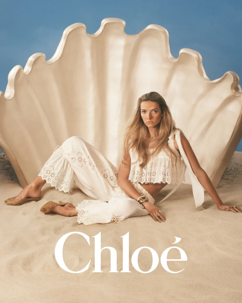 Chloé transforma o verão em fantasia sensorial com Apple Martin