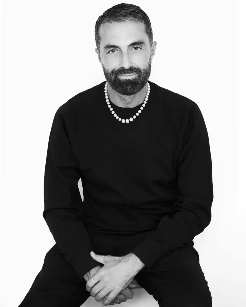 O retorno à independência: Giambattista Valli assume novamente controle total da Maison