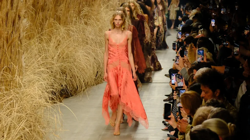 Etro suaviza seus códigos históricos em ‘Halo’, a coleção Primavera-Verão 2027