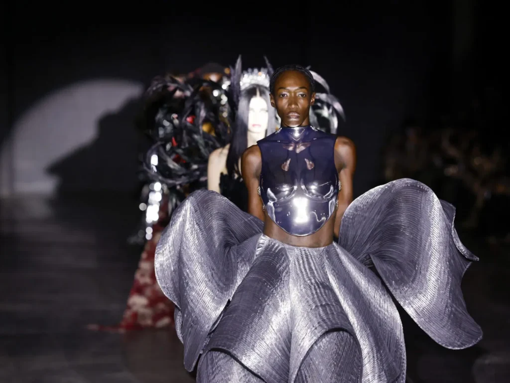 SPFW N61: ARTEMISI E O LUXO DA MODA FEITA À MÃO